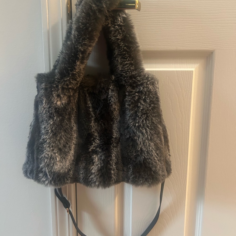 Luxurious Faux Fur Shoulder Bag - Black